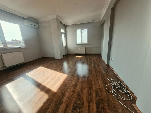 ACIBADEM DOSTLAR SİTESİ’NDE KİRALIK MASRAFSIZ, BALKONLU 2+1 DAİRE