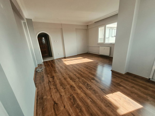 ACIBADEM DOSTLAR SİTESİ’NDE KİRALIK MASRAFSIZ, BALKONLU 2+1 DAİRE