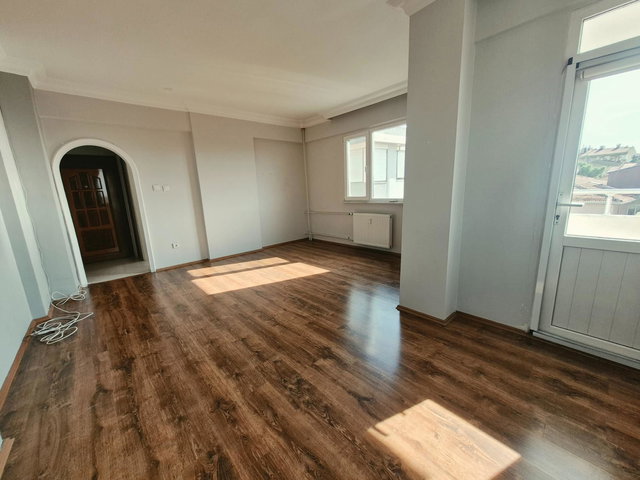 ACIBADEM DOSTLAR SİTESİ’NDE KİRALIK MASRAFSIZ, BALKONLU 2+1 DAİRE