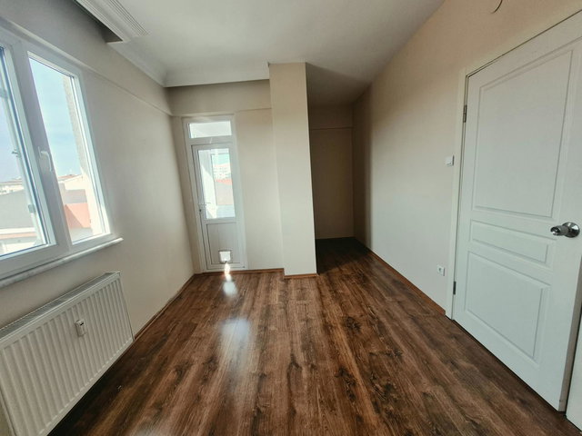 ACIBADEM DOSTLAR SİTESİ’NDE KİRALIK MASRAFSIZ, BALKONLU 2+1 DAİRE