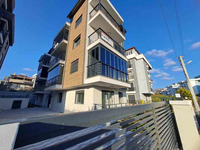CAMİKEBİR MAHALLESİNDE SATILIK EBEVEYN BANYOLU ARA KAT 2+1 DAİRE