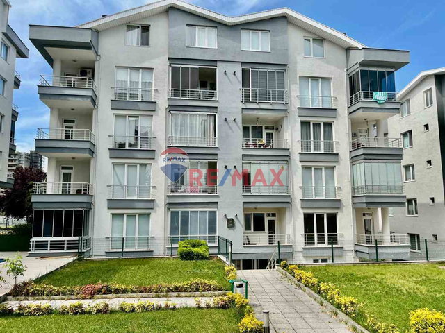 REMAX LEON BALAT PRESTİJ EVLERİ'NDE BRÜT 180 M2 KİRALIK 4+1 DAİRE