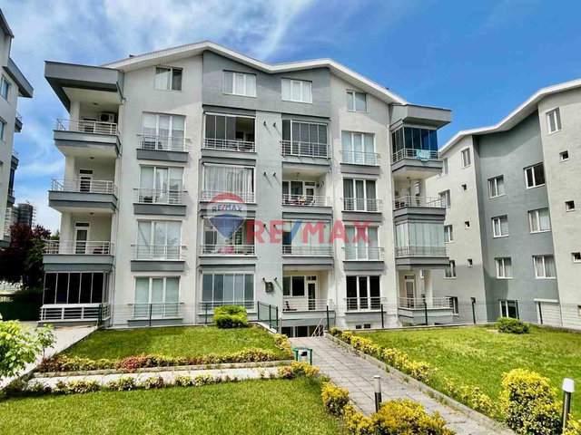 REMAX LEON BALAT PRESTİJ EVLERİ'NDE BRÜT 180 M2 KİRALIK 4+1 DAİRE