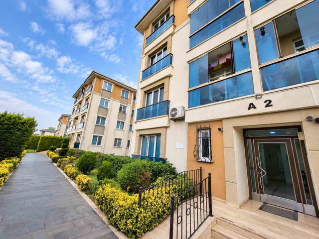 BÜYÜKÇEKMECE SITE IÇERISINDE KIRALIK DENIZ MANZARALIK 2+1 ARA KAT