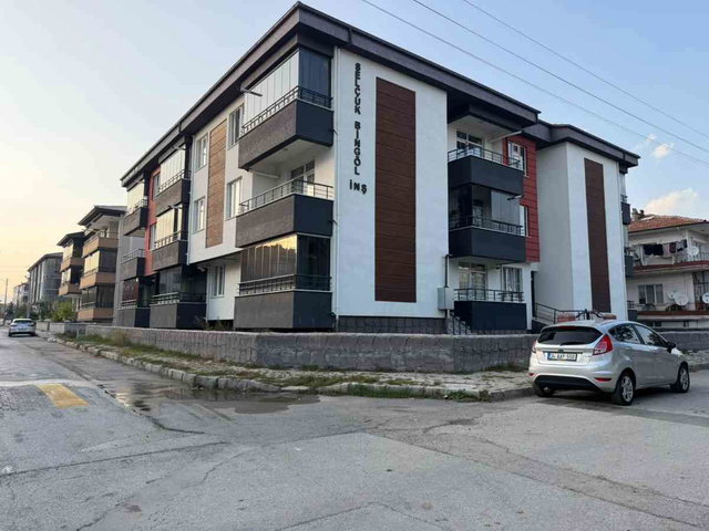 REMAX DEM'DEN YENİ MAHALLEDE SATILIK 1+1 DAİRE