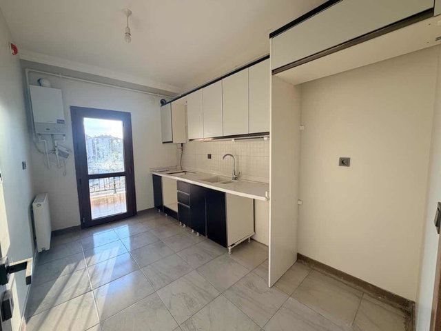 REMAX DOĞU'DAN GÜNEYKENT İLKÖĞRETİM OKULU KARŞISINDA SATILIK 2+1