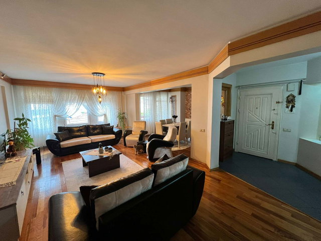 EMİNEVİME UYGUN İZMİT MERKEZDE SATILIK ASANSÖRLÜ 260 M2 DAİRE