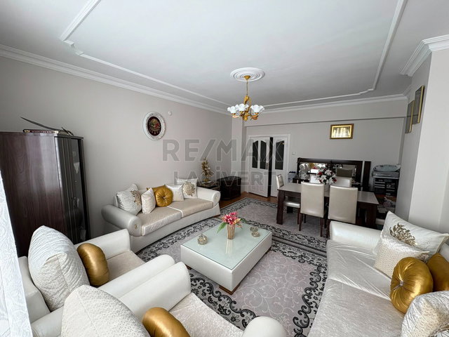 RE/MAX LACİVERT'TEN  YILDIZKENT'TE SATILIK 3+1 DAİRE