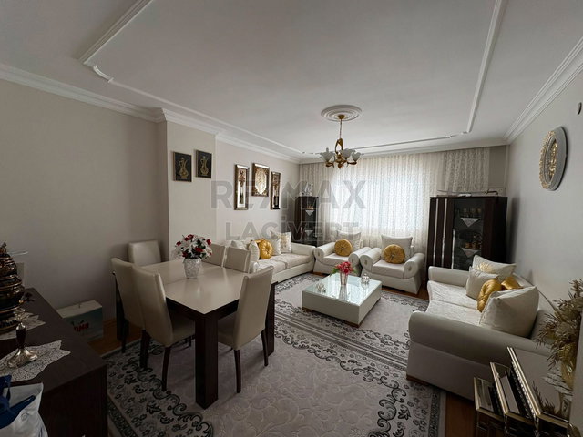 RE/MAX LACİVERT'TEN  YILDIZKENT'TE SATILIK 3+1 DAİRE