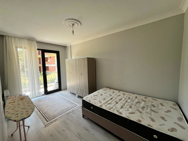 BAŞİSKELE DE ABONELİKLERİ AÇIK EŞYALI 2+1 DAİRE