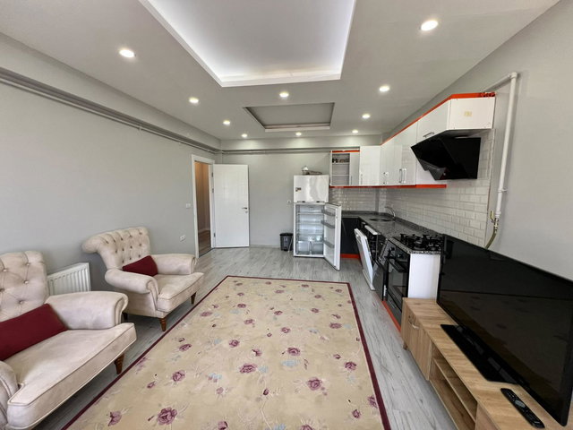BAŞİSKELE DE ABONELİKLERİ AÇIK EŞYALI 2+1 DAİRE