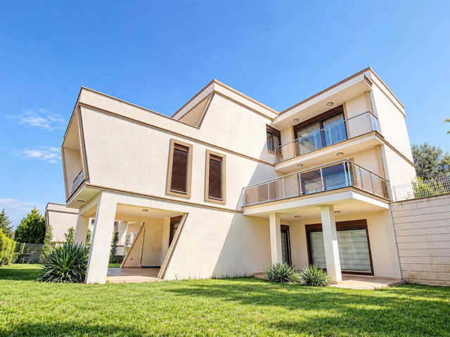 REMAX BEYAZ BADEMLI BELEN PALM COUNTRY'DE SATILIK VILLA