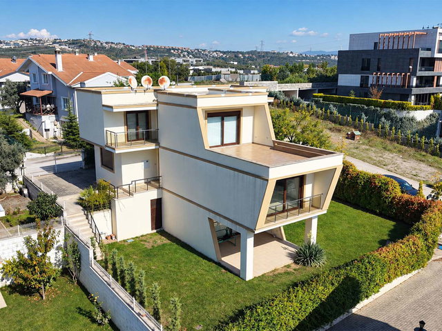 REMAX BEYAZ BADEMLI BELEN PALM COUNTRY'DE SATILIK VILLA