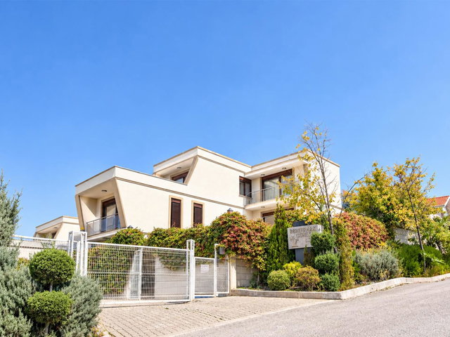 REMAX BEYAZ BADEMLI BELEN PALM COUNTRY'DE SATILIK VILLA