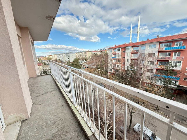 REMAX İLKE'DEN YENİŞEHİR'DE 3+1 GENİŞ KİRALIK DAİRE