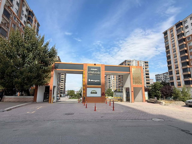 TANDOĞAN MAH. MAGİM YENİŞEHİR SİTESİ 4+1 ARAKAT DAİRE