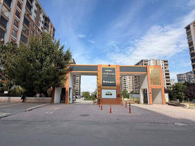TANDOĞAN MAH. MAGİM YENİŞEHİR SİTESİ 4+1 ARAKAT DAİRE
