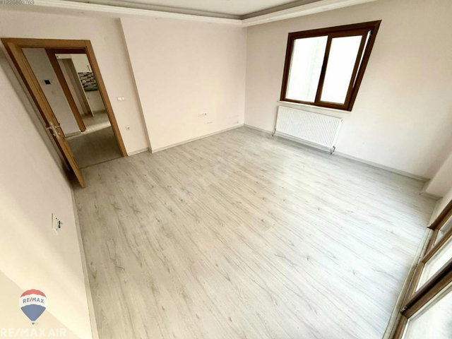 KURTKÖY METRO YAKININDA BALKONLU KİRALIK 2+1 DAİRE