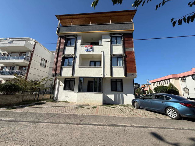 DİLEK ERCAN REMAXÇAKRA GÖLCÜK KARAKÖPRÜ SATILIK 3+1 ÇATI DUBLEKS