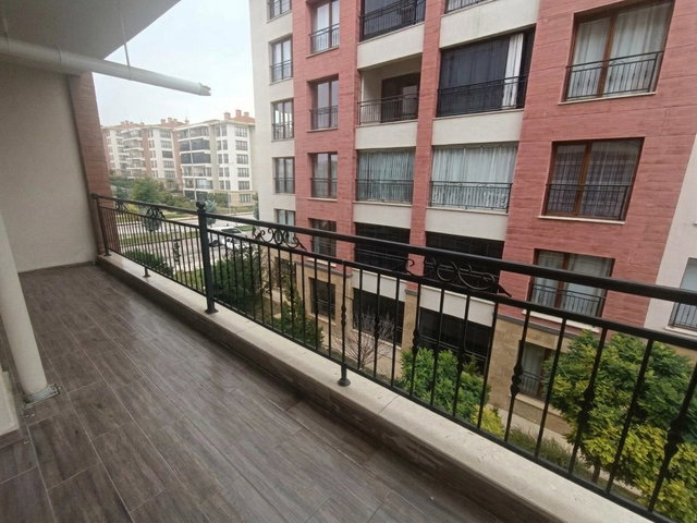 REMAX DOĞU'DAN SÜRSÜRÜ TOKİLERDE ARA KAT GENİŞ 3+1 SATILIK DAİRE