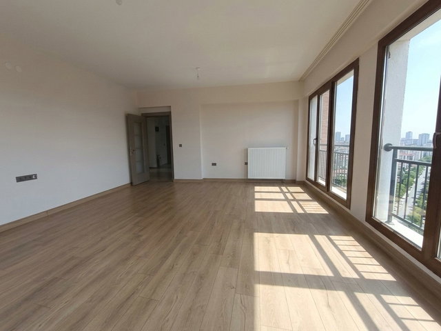 REMAX DOĞU'DAN SÜRSÜRÜ TOKİLERDE ARA KAT GENİŞ 3+1 SATILIK DAİRE