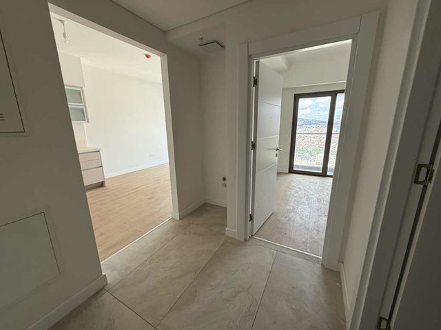 MERDİVENKÖYDE CADDEYE YAKIN DAİRE
