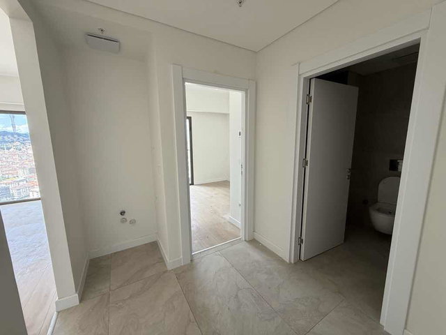 MERDİVENKÖYDE CADDEYE YAKIN DAİRE