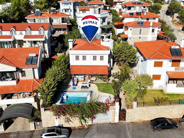 DATÇA İSKELE MAHALLESİ'NDE SATILIK 3+1 TAM MÜSTAKİL HAVUZLU VİLLA