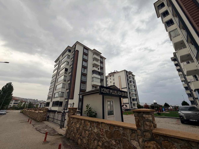 REMAX DOĞU'DAN ATAŞEHİRDE KENT PLUS SİTESİNDE KİRALIK 4+1