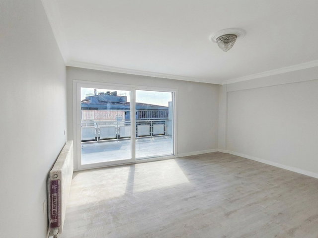 BOSTANLI' DA KOMPLE YENİLENMİŞ 3+1 KİRALIK DAİRE