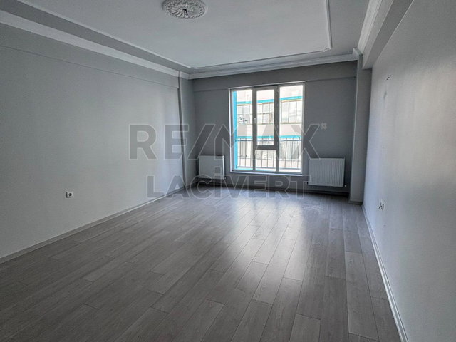 RE/MAX LACİVERT'TEN HİLALKENT'TE KİRALIK 3+1 DAİRE