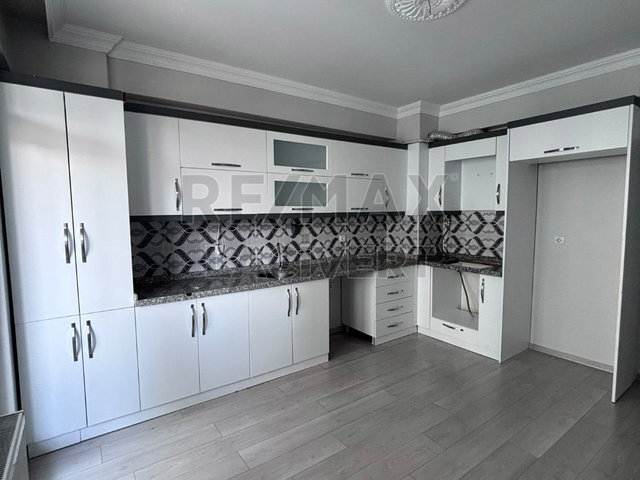 RE/MAX LACİVERT'TEN HİLALKENT'TE KİRALIK 3+1 DAİRE