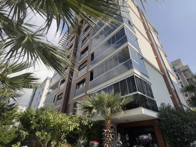 İZMİR’DE AÇIK HAVUZLU REZİDANS’TAGENİŞ 1+1  SATILIK DAİRE