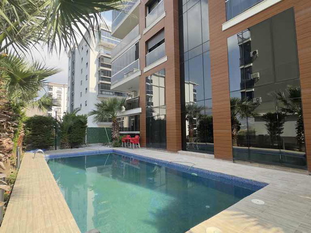 İZMİR’DE AÇIK HAVUZLU REZİDANS’TAGENİŞ 1+1  SATILIK DAİRE