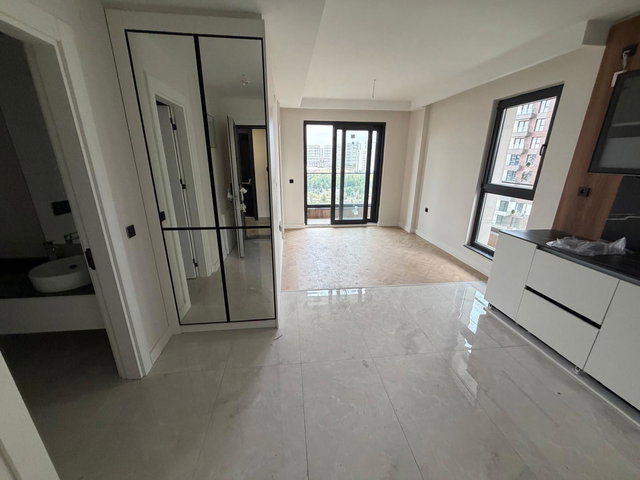 REMAX GATE NYD GAMADOR PARLA GENİŞ TİP GÖL MANZARALI KÖŞE DAİRE SATILIK