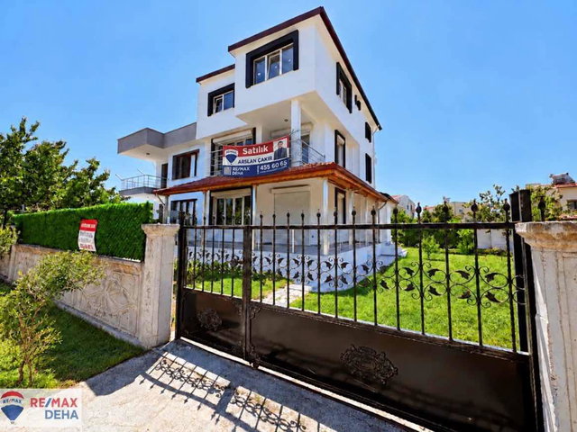 AYVALIK ALTINOVA DENİZE 150 MT SATILIK FIRSAT 6+1 TRİPLEKS VİLLA