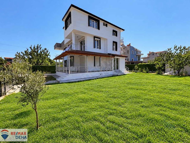 AYVALIK ALTINOVA DENİZE 150 MT SATILIK FIRSAT 6+1 TRİPLEKS VİLLA