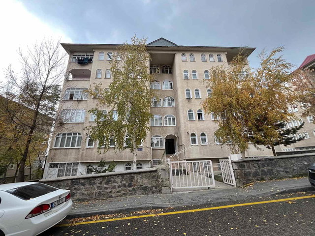 REMAX İLKE'DEN NALBANTOĞLU SİTESİ'NDE 3+1 SATILIK DAİRE