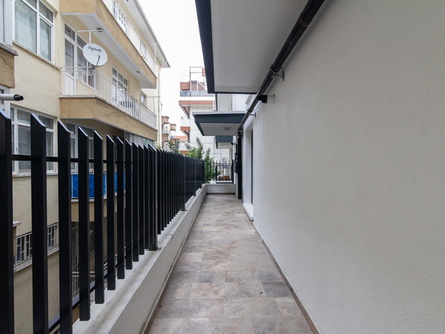 YUKARI BAHÇELİEVLER’DE SIFIR BİNADA BALKONLU KİRALIK 1+1 BOŞ