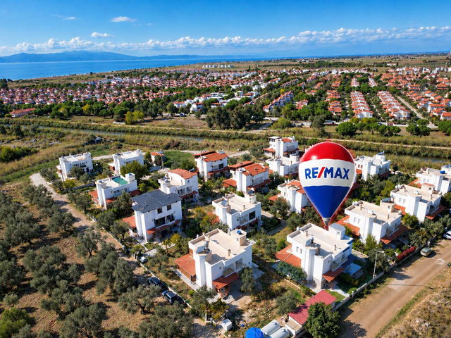 SALİHLERALTINDA ZEYTİNLİK SİTESİNDE 2+1 YAZLIK