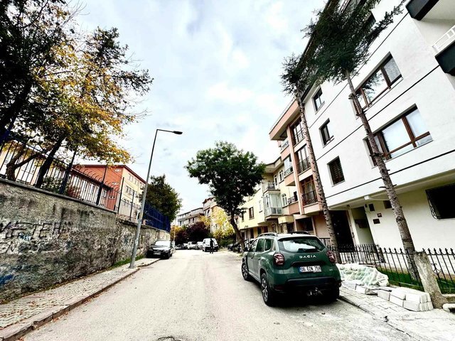 YENİ MAHALLE TEPEALTI MAHALLESİ’NDE ŞÖMİNELİ • JAKUZİLİ • BAHÇE KATI DUBLEKS DAİRE!
