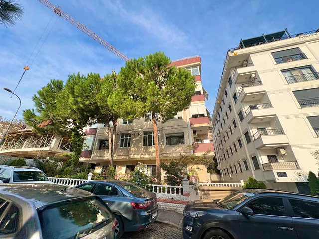 IDEALTEPE BAĞDAT CADDESİ ÜZERİNDE İÇİ YENİLENMİŞ 3+1 BALKONLU