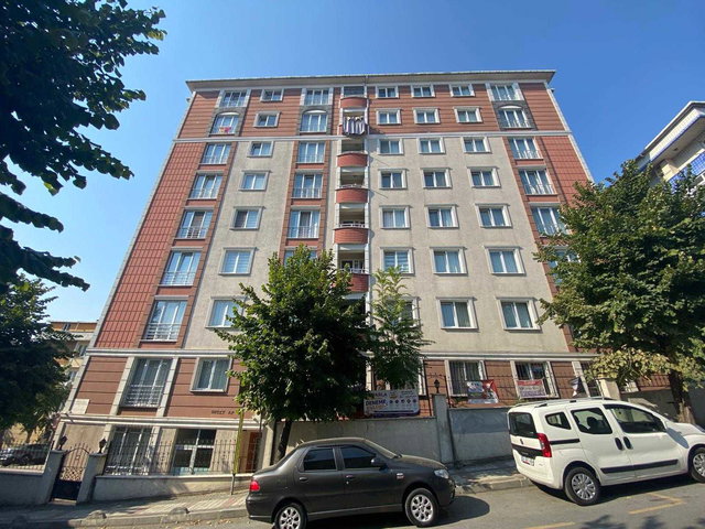GÜNEŞLİDE ASANSÖRLÜ OTOPARKLI BALKONLU 3.KATTA , 2+1 DAİRE