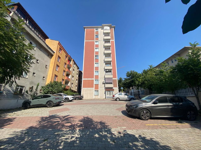 GÜNEŞLİDE ASANSÖRLÜ OTOPARKLI BALKONLU 3.KATTA , 2+1 DAİRE