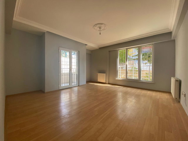 GÜNEŞLİDE ASANSÖRLÜ OTOPARKLI BALKONLU 3.KATTA , 2+1 DAİRE