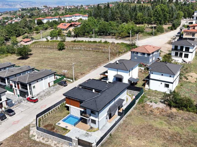 BAHÇECİK KILIÇASLAN MAHALLESİNDE SATILIK VİLLA REMAX ÇAKRA