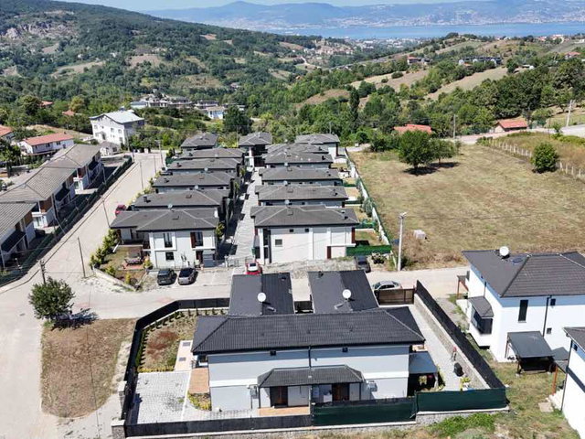 BAHÇECİK KILIÇASLAN MAHALLESİNDE SATILIK VİLLA REMAX ÇAKRA