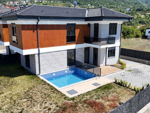 BAHÇECİK KILIÇASLAN MAHALLESİNDE SATILIK VİLLA REMAX ÇAKRA