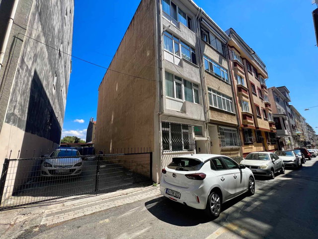 ÜSKÜDAR MURATREİSTE MERKEZİ KONUMDA 1+1 KİRALIK DAİRE