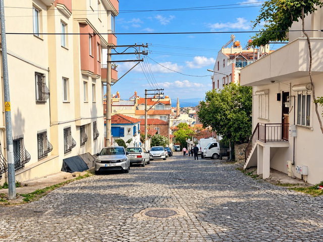 İZMİR DİKİLİ’DE ACİL SATILIK 2+1 DAİRE